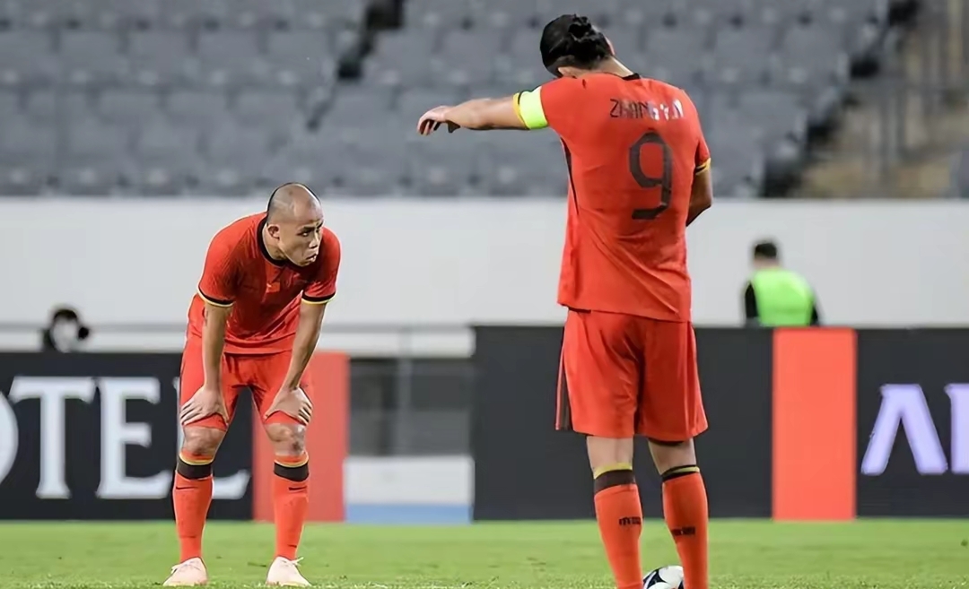 关于西甲集结日再迎强敌，埃因霍温回应争议，主帅态度——底气十足，训练强度明显提升的信息